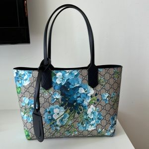 GUCCI Blooms Supreme GG Small Reversible Tote.  Like New!